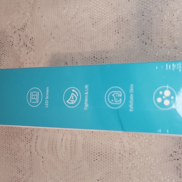 Black head remover with blue light.  Brand new - Picture 4 of 4